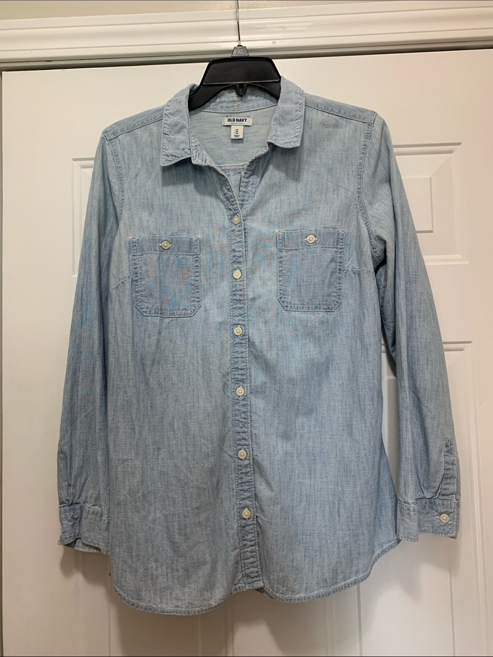 3/$15 Old Navy 100% Cotton Light Wash Denim Chambray Button-Down Shirt Size Med